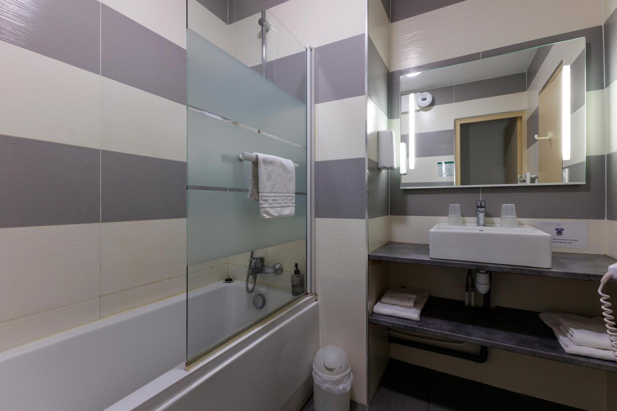 Logis Hotel Le Rochelois Ла Рошел Екстериор снимка