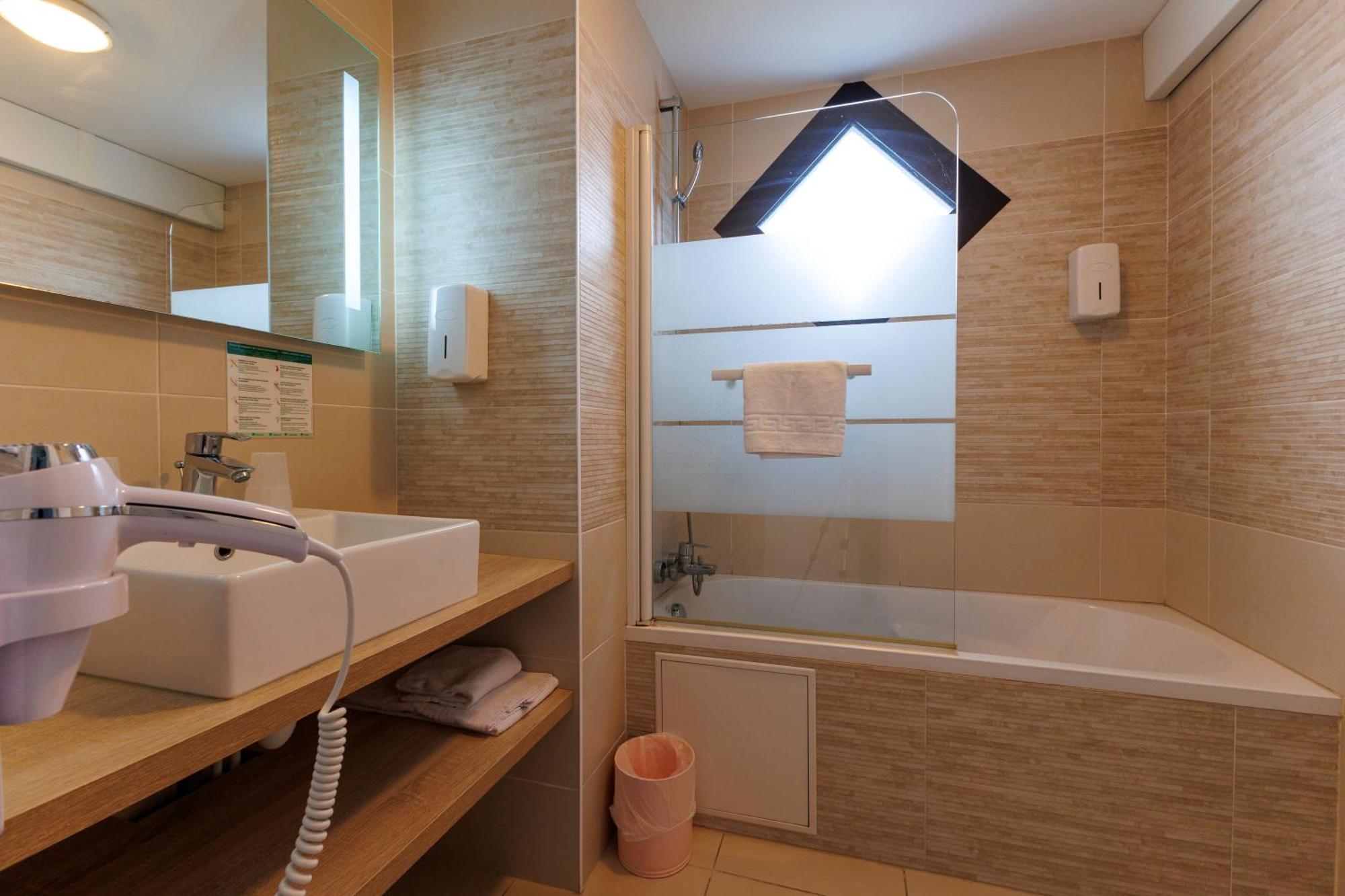 Logis Hotel Le Rochelois Ла Рошел Екстериор снимка
