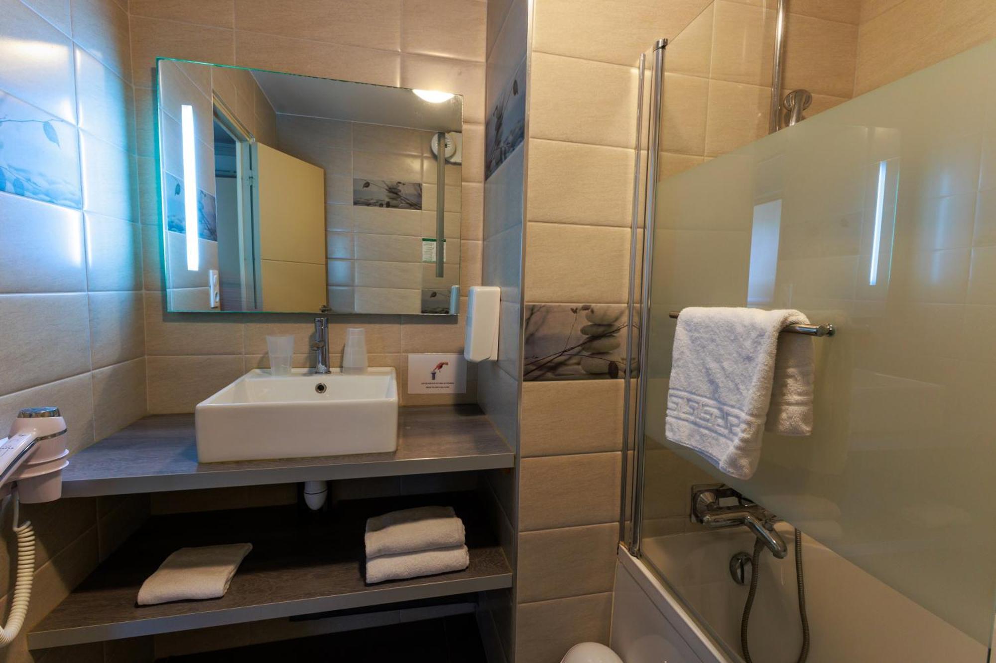 Logis Hotel Le Rochelois Ла Рошел Екстериор снимка