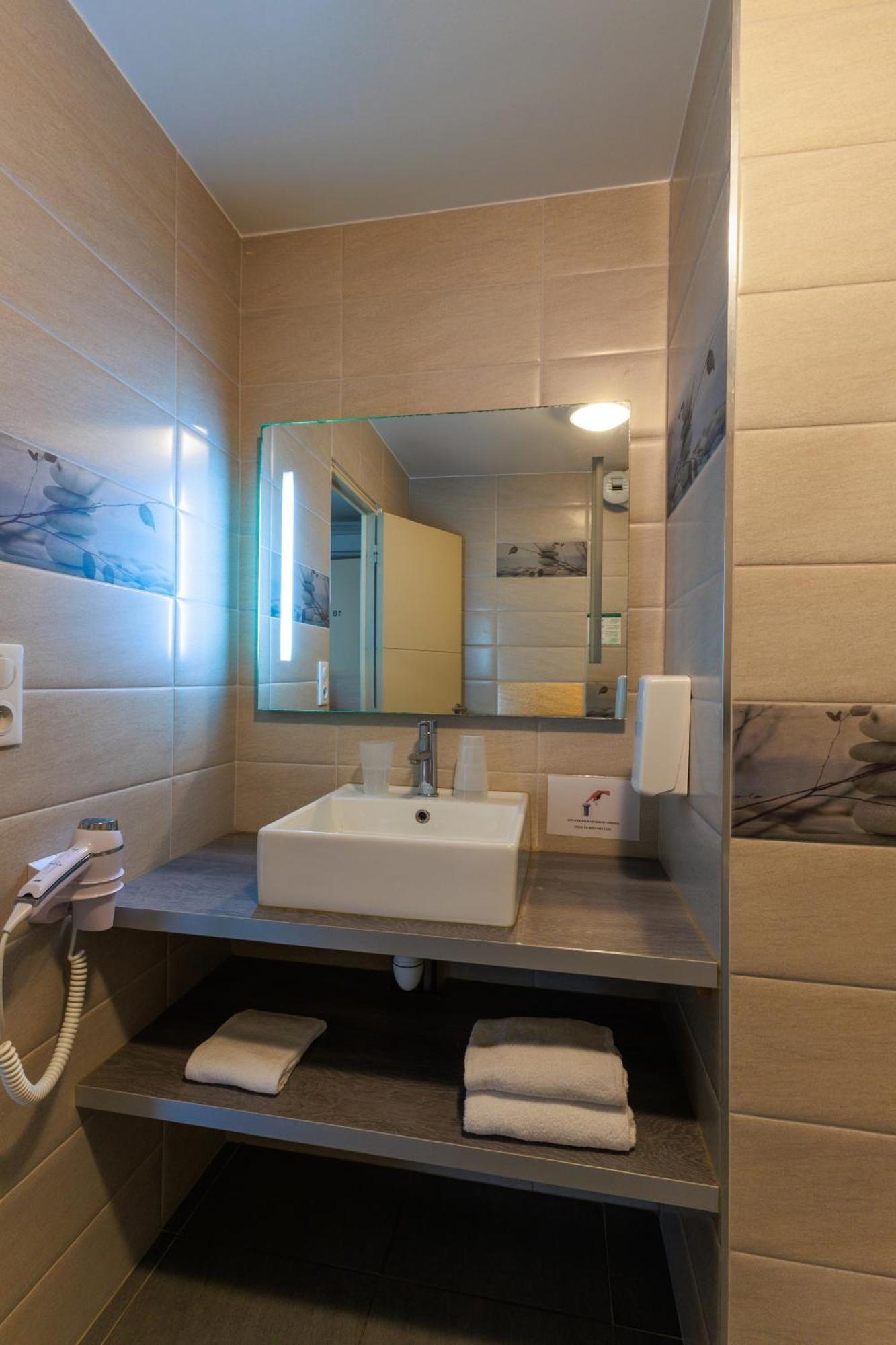 Logis Hotel Le Rochelois Ла Рошел Екстериор снимка